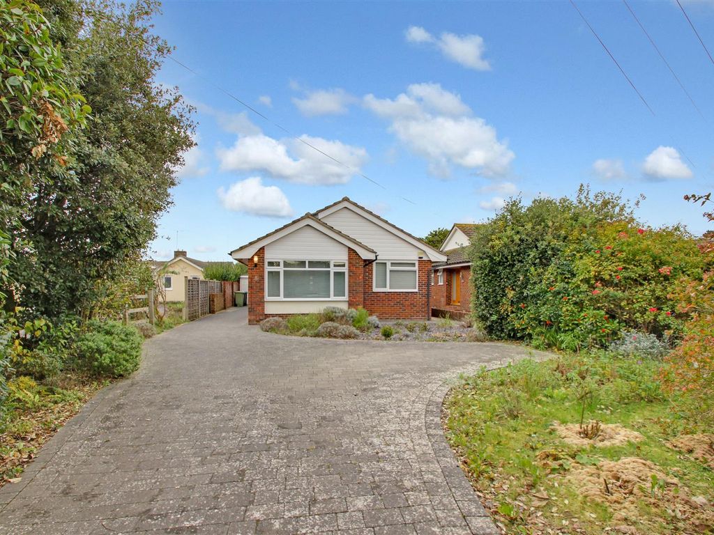 3 bed detached bungalow for sale in Langbury Lane, Ferring, Worthing