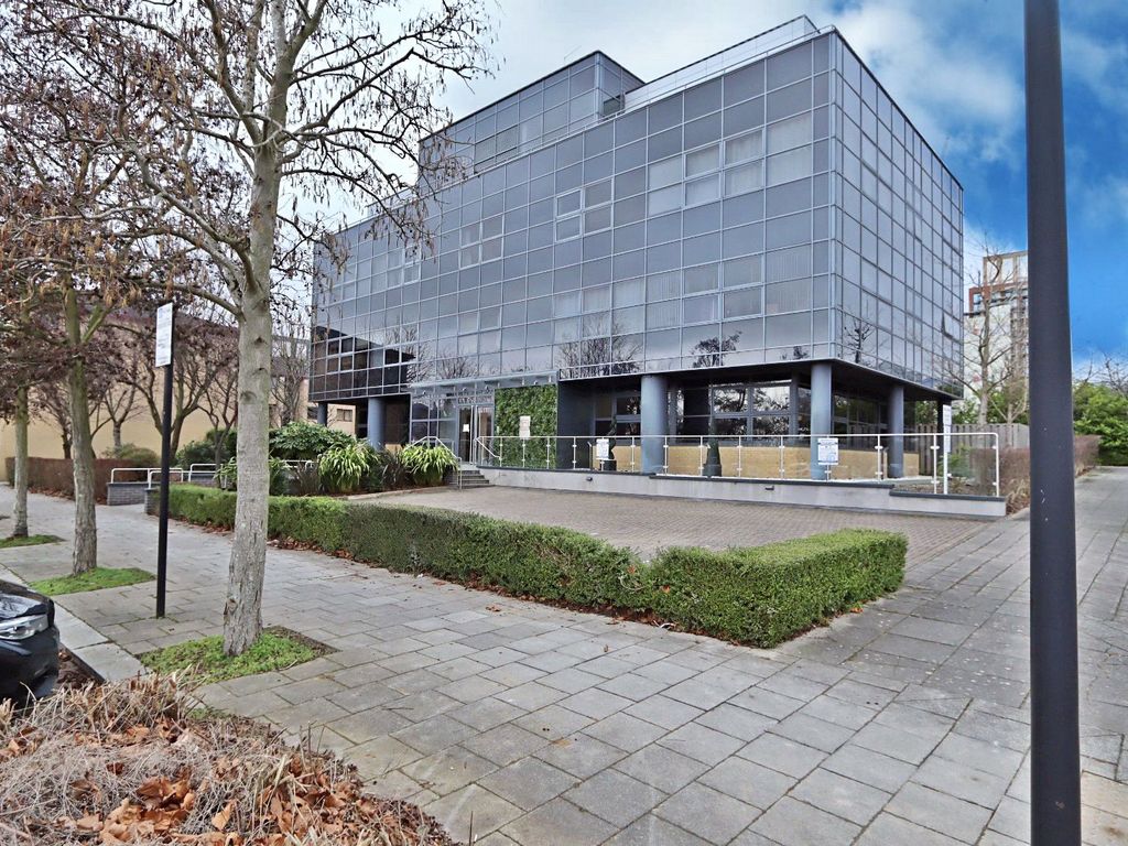 2 bed flat for sale in South Row, Central Milton Keynes, Milton Keynes