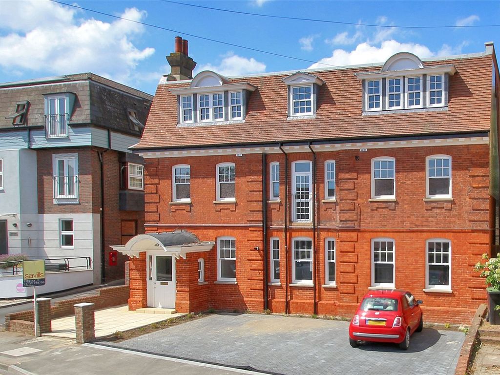 1 bed flat to rent in Lyons Crescent, Tonbridge, Kent TN9, £1,000 pcm