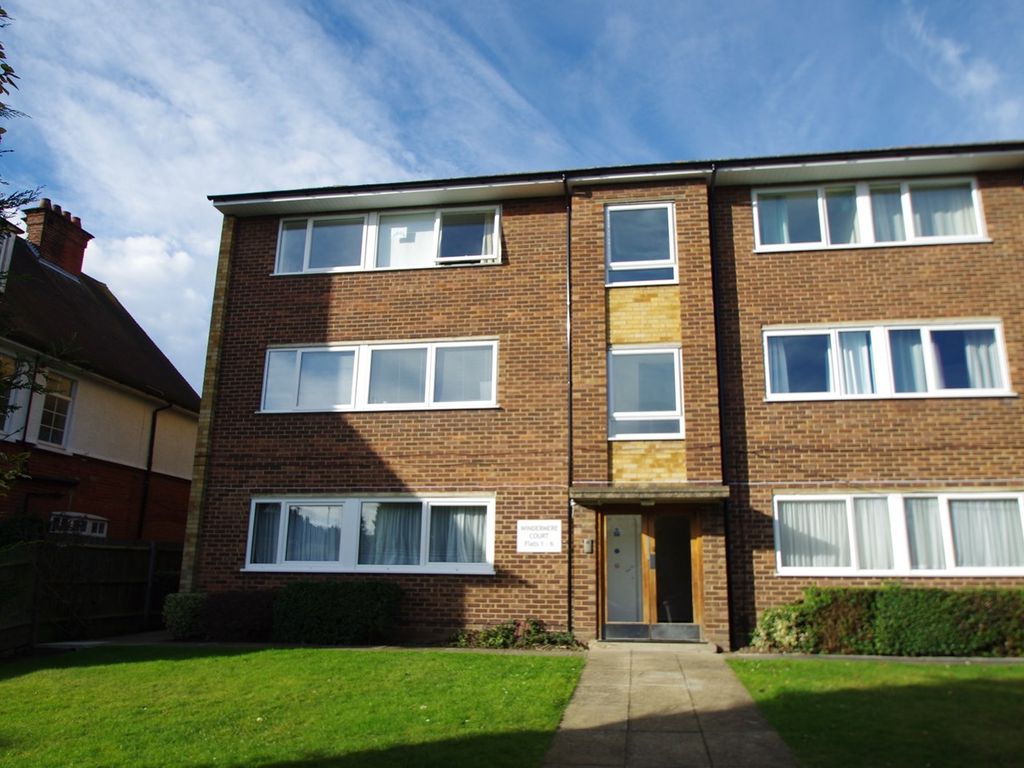 2 bed flat to rent in Windermere Court, Alexandra Road, Watford WD17, £