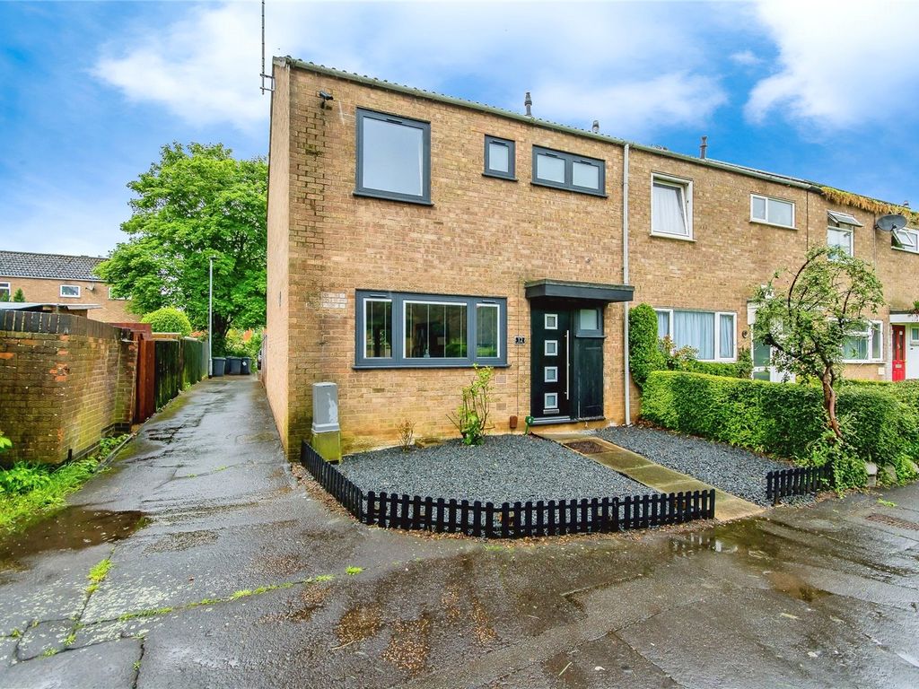 3 bed end terrace house for sale in Bakers Lane, Peterborough
