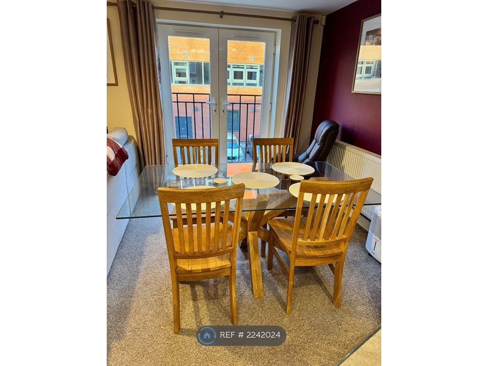 1 bed flat to rent in The Pines, Heywood OL10, £700 pcm Zoopla