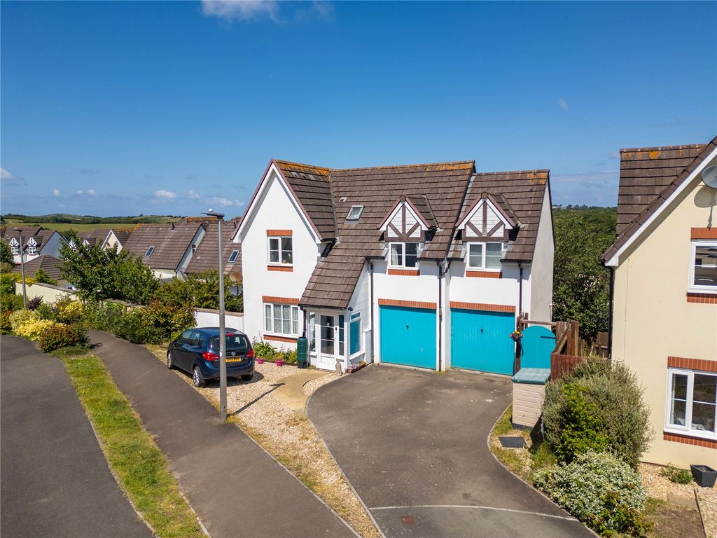 5 bed detached house for sale in Thornton Close, Bideford EX39, £