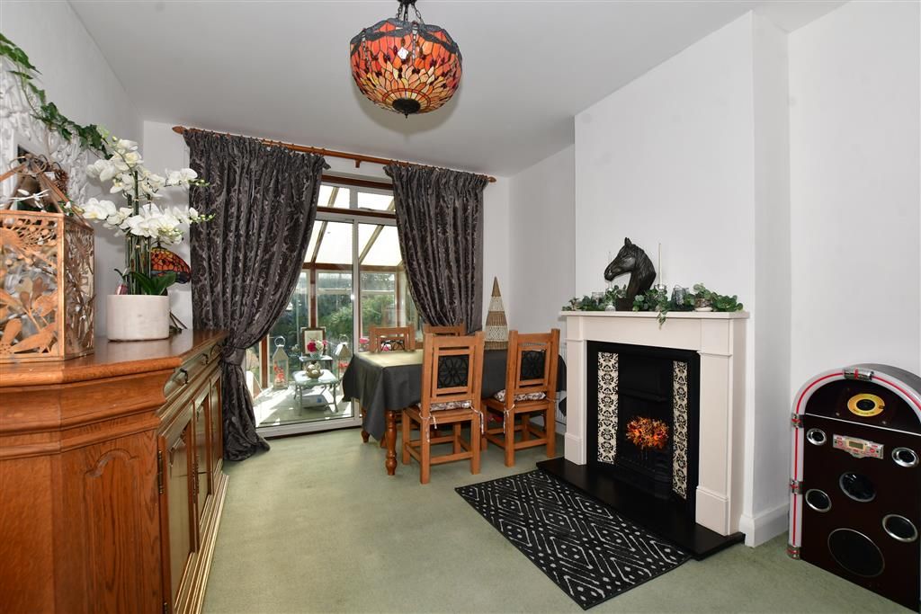 3 bed semidetached house for sale in Anglesey Court Road, Carshalton