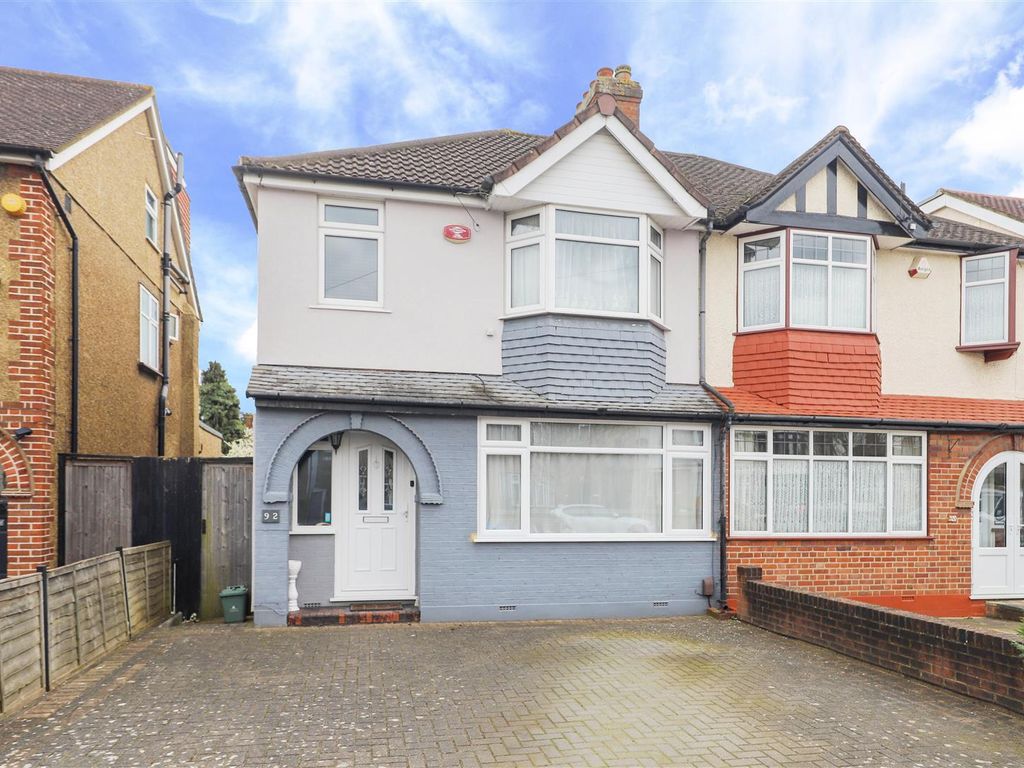 3 bed semidetached house for sale in Jubilee Drive, Ruislip HA4, £