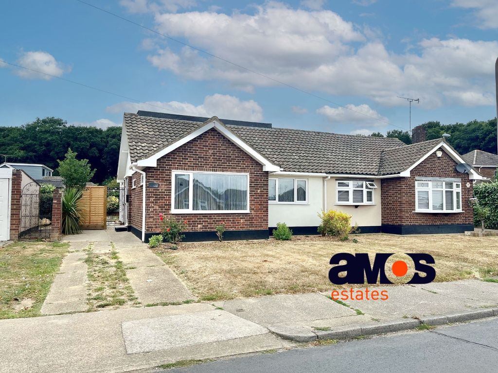 4 bed semidetached house for sale in Cheltenham Drive, Thundersley SS7