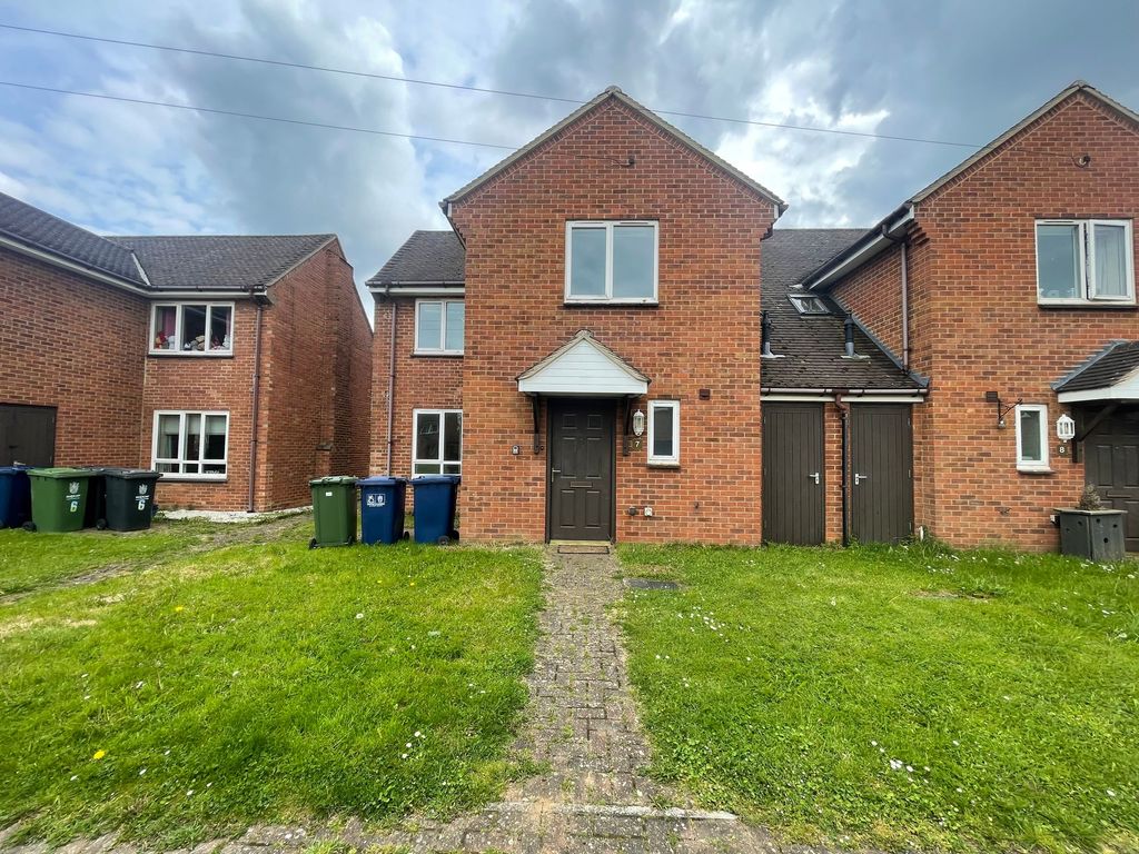 2 bed semidetached house to rent in Park Crescent, Waterbeach CB25