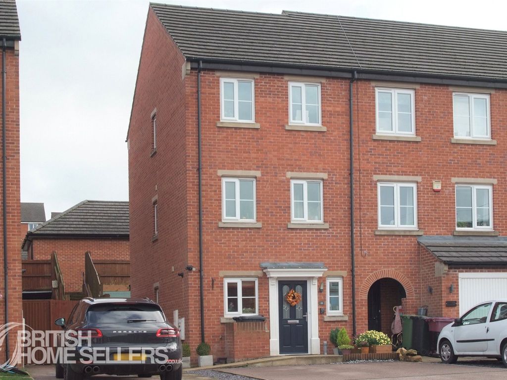 4 bed town house for sale in Southdown Close, Doe Lea, Chesterfield
