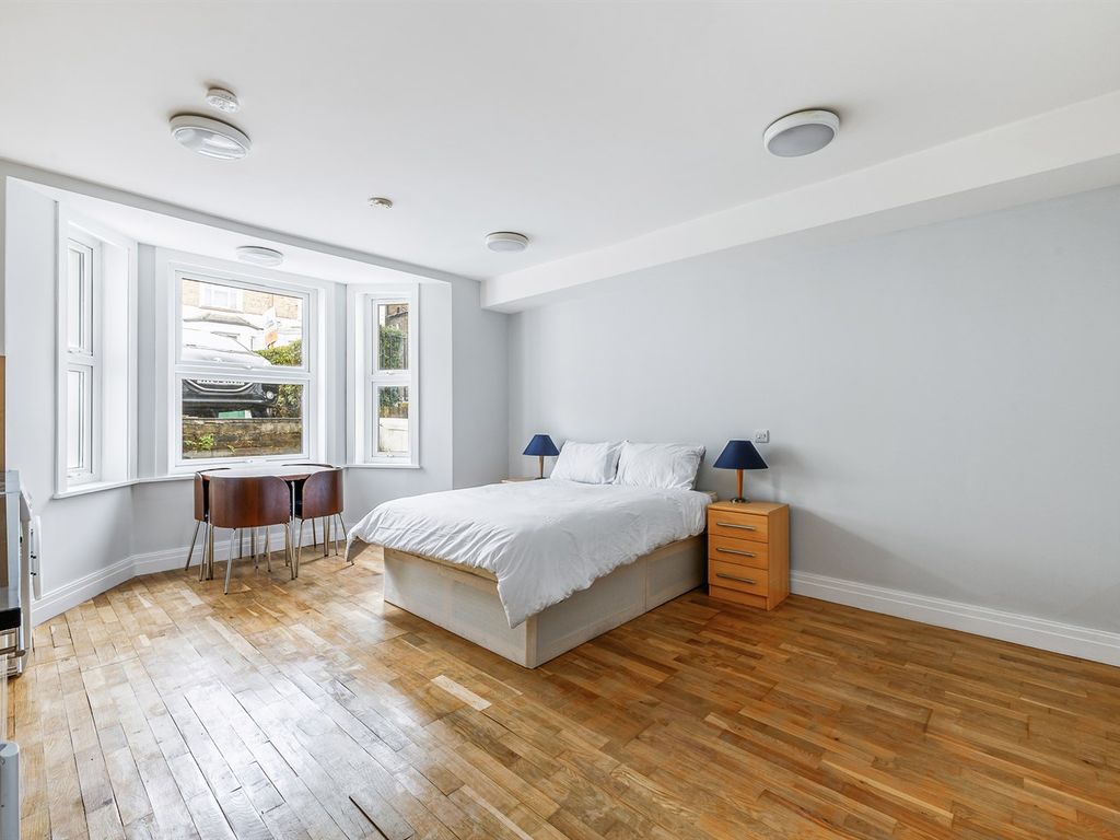 1 bed flat to rent in Windsor Road, London W5, £1,500 pcm Zoopla