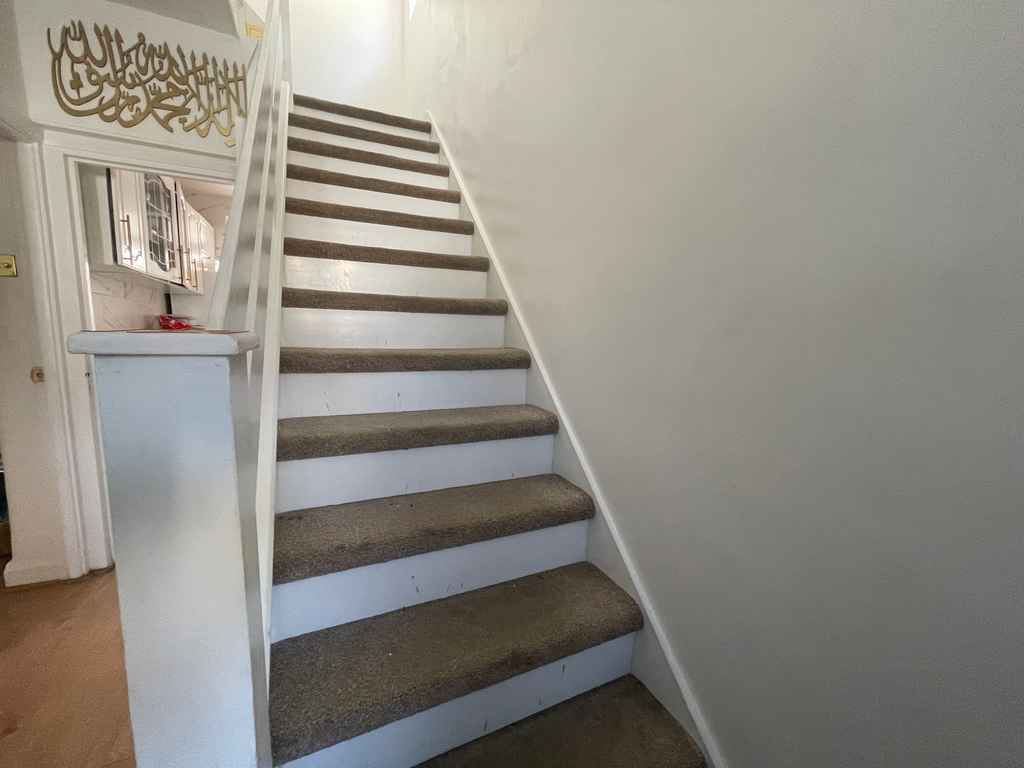 1 bed flat to rent in Bridport Avenue, Romford RM7, £1,300 pcm Zoopla