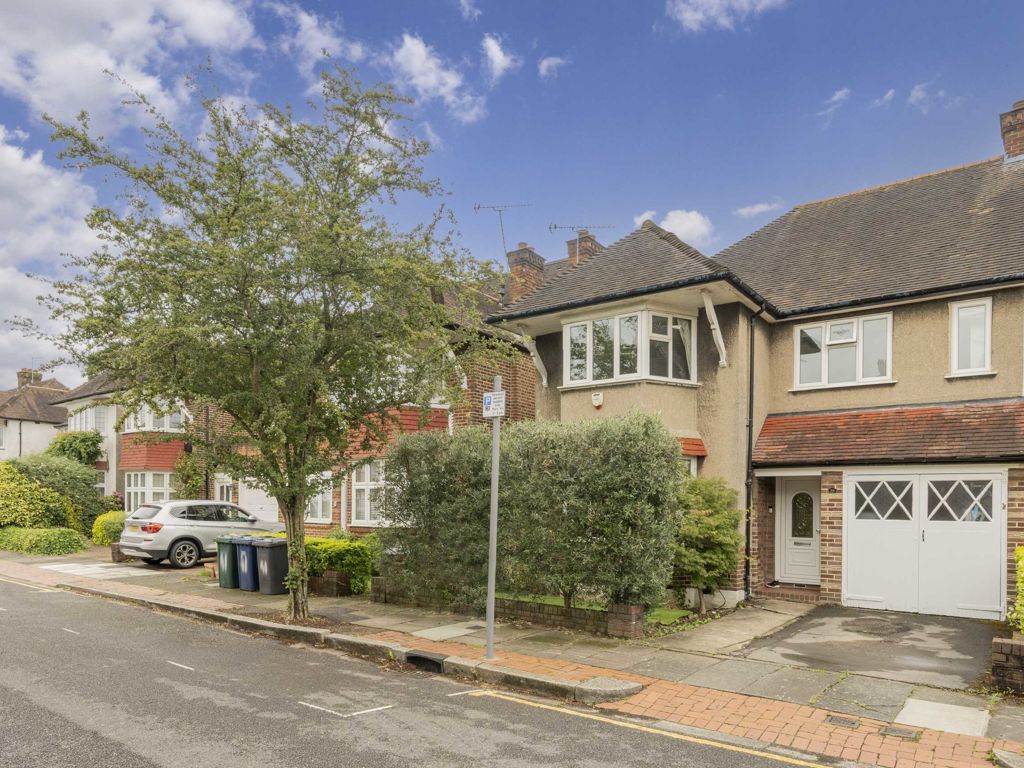 4 bed semidetached house for sale in Crescent Rise, Crescent Road