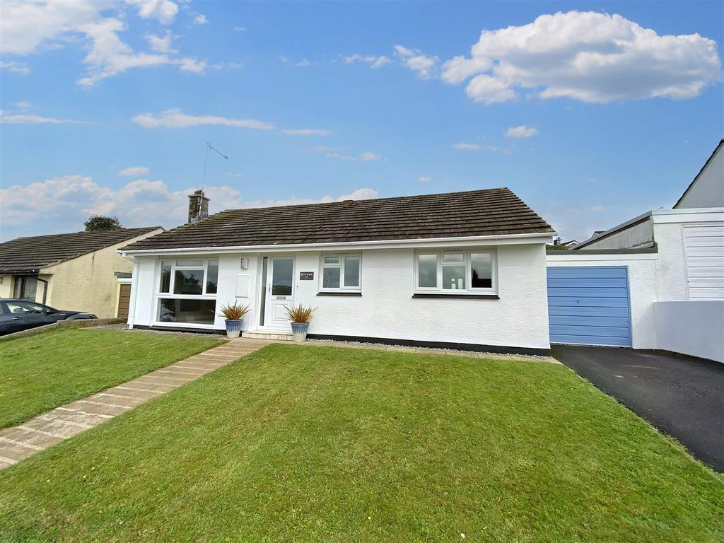 3 bed detached bungalow for sale in Mayfield Acres, Kilgetty SA68, £