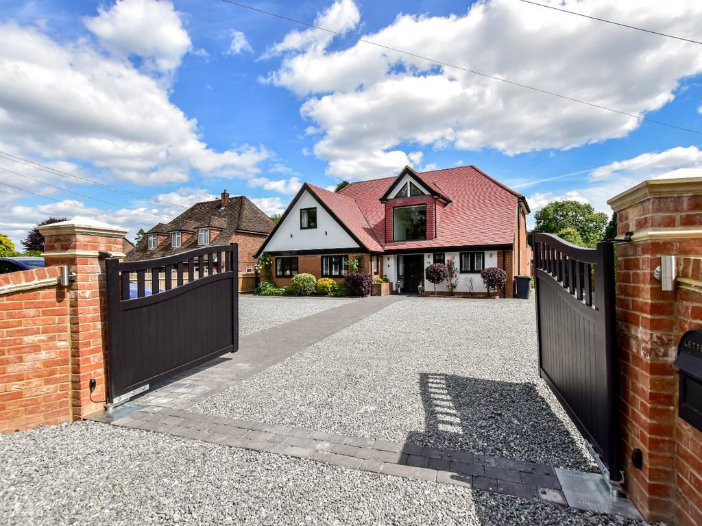 5 bed detached house for sale in Scatterdells Lane, Chipperfield, Kings