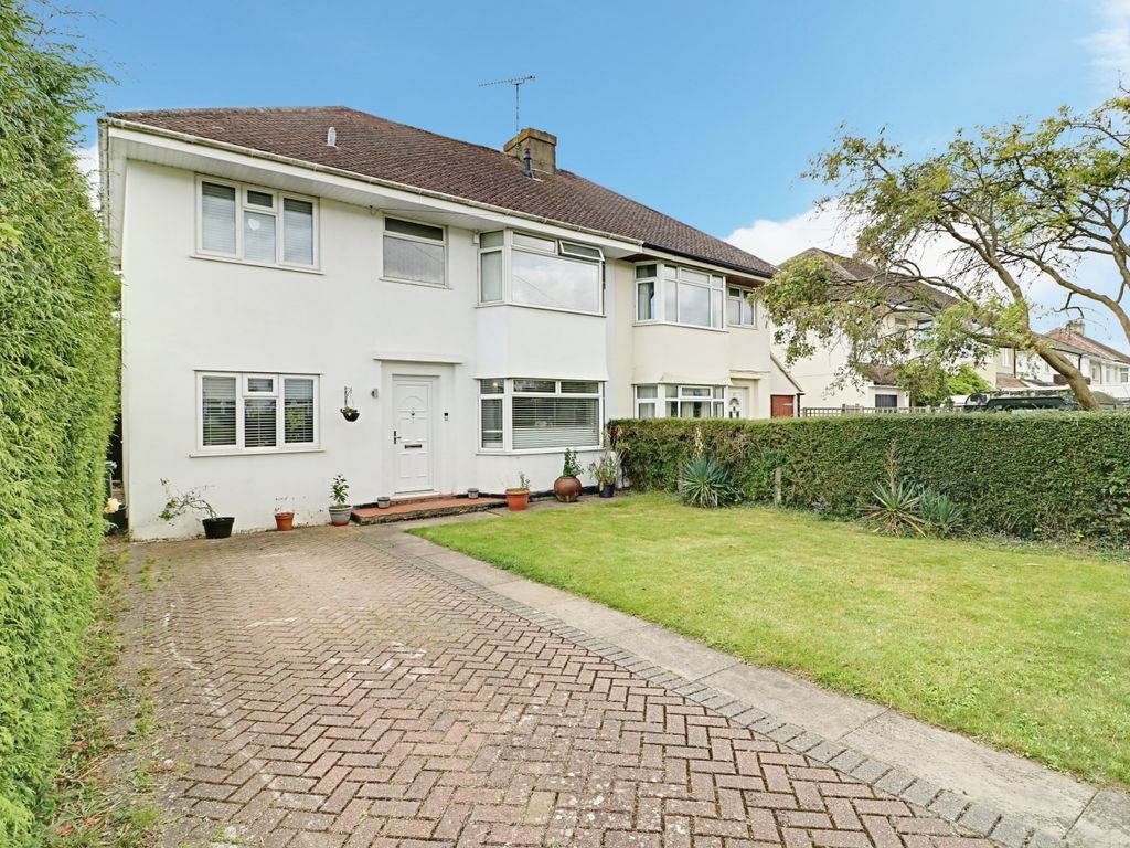 5 bed semidetached house for sale in Cumberland Avenue, Basingstoke