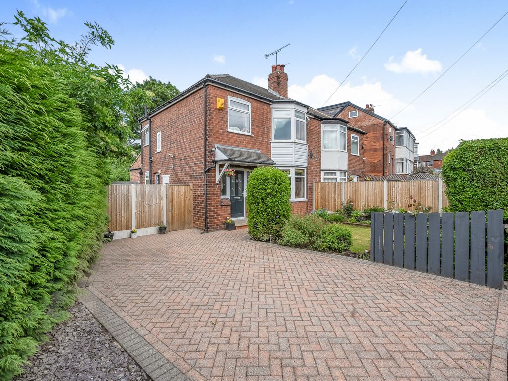 3 bed semidetached house for sale in Carrholm View, Chapel Allerton