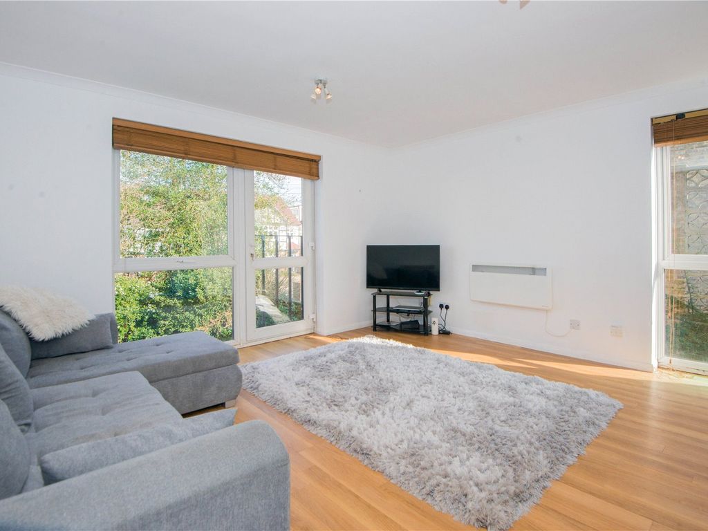 2 bed flat for sale in Uxbridge Road, Hampton Hill, Hampton TW12, £