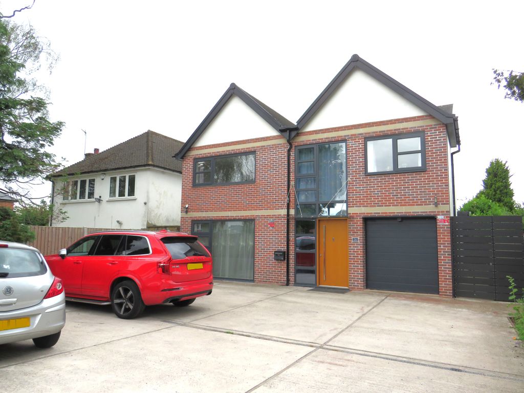 4 bed detached house to rent in Walmley Ash Road, Walmley, Sutton