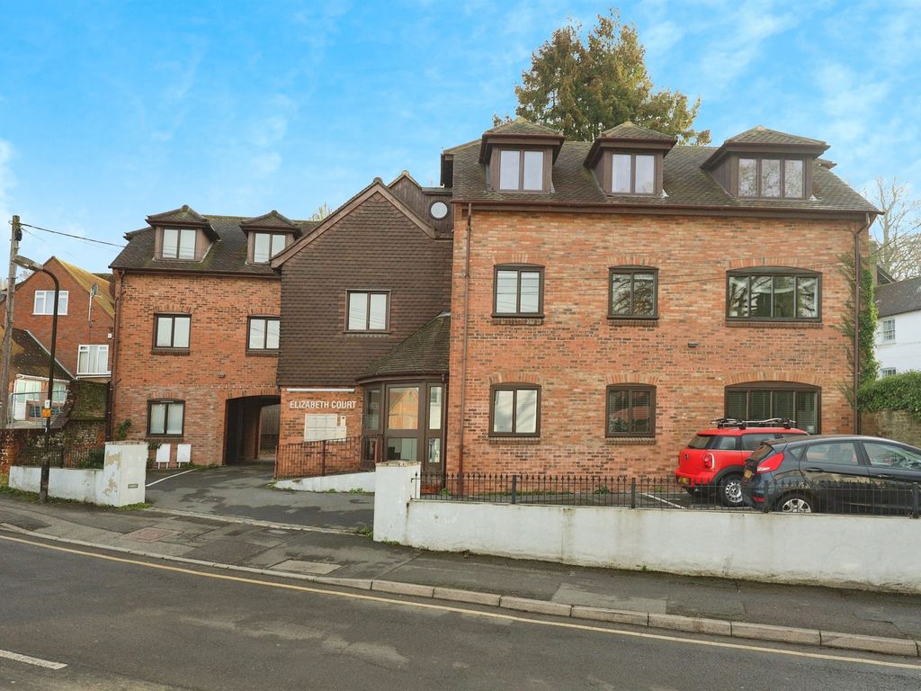 2 bed flat for sale in East Street, Chesham HP5, £325,000 Zoopla