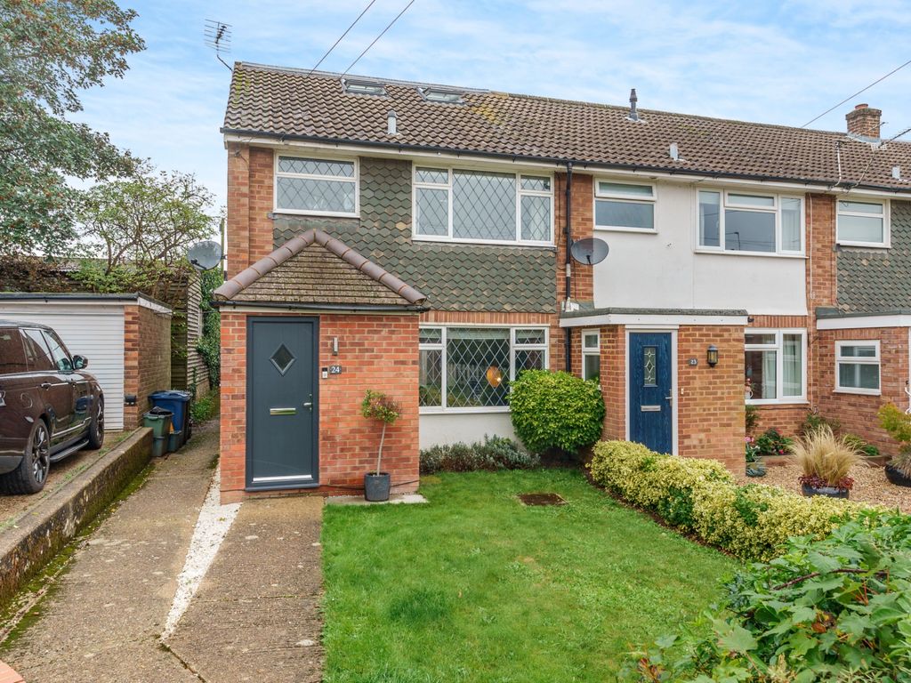 4 bed end terrace house for sale in Meadow Drive, Amersham HP6, £585,000 Zoopla