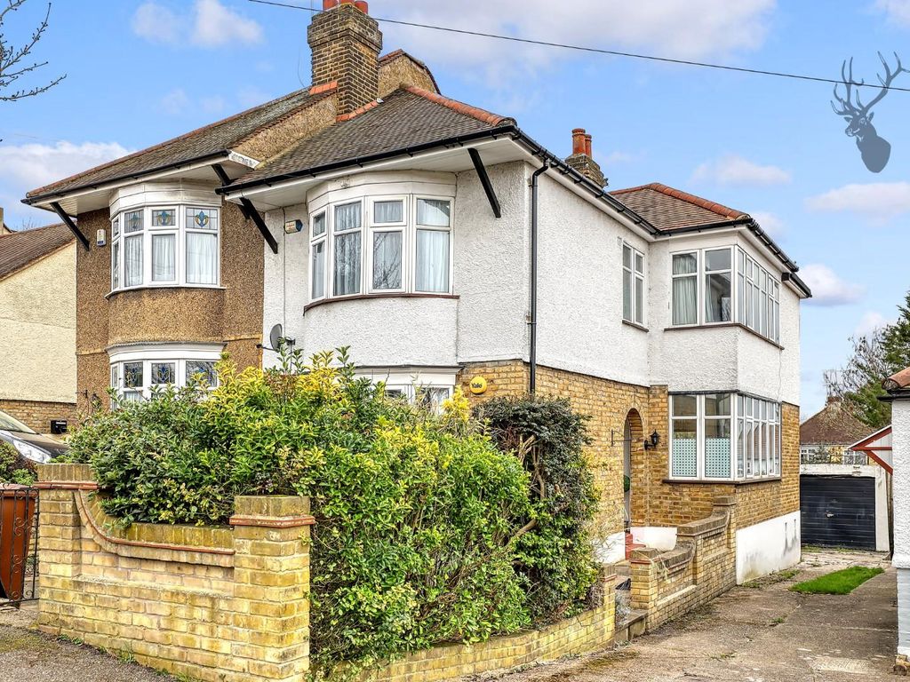 4 bed property for sale in Seymour Road, London E4 Zoopla