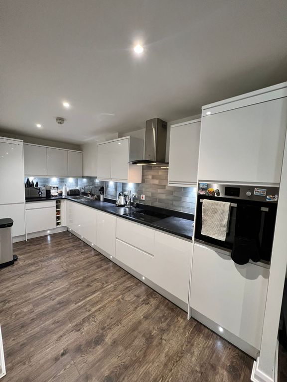 3 bed flat to rent in Waterside, Solihull B90, £1,595 pcm Zoopla
