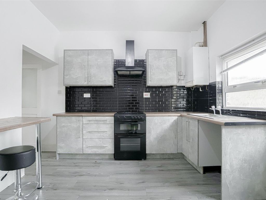 2 bed terraced house to rent in Bonsall Street, Blackburn BB2, £600 pcm