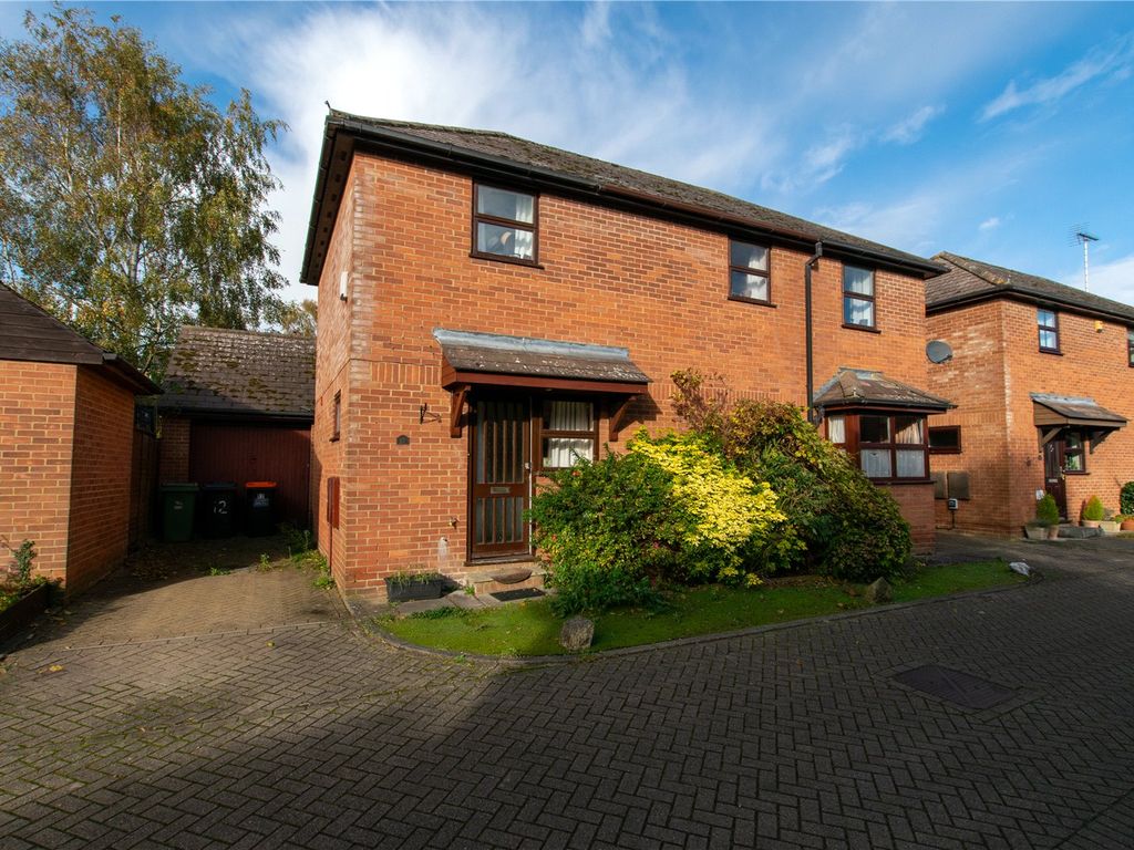 4 bed detached house for sale in Lovent Drive, Leighton Buzzard LU7, £