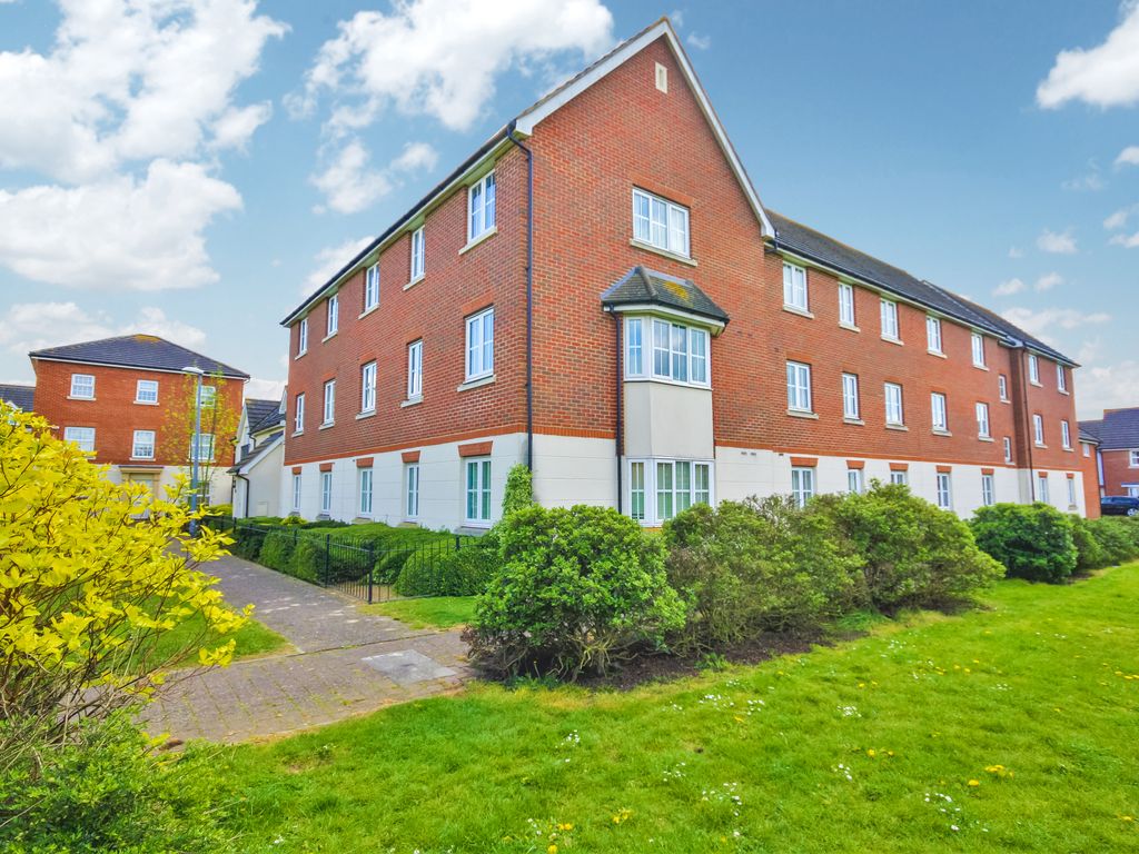 2 bed flat to rent in Baden Powell Close, Great Baddow, Chelmsford CM2