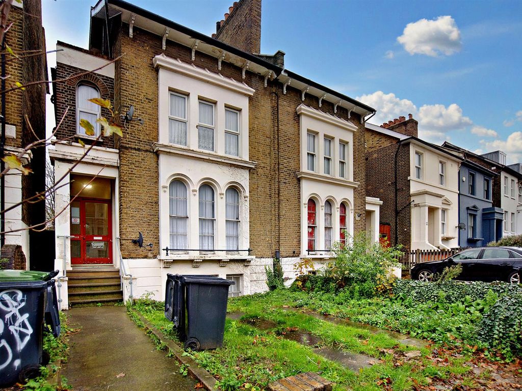3 bed flat for sale in Lewisham Way, London SE14, £359,999 Zoopla