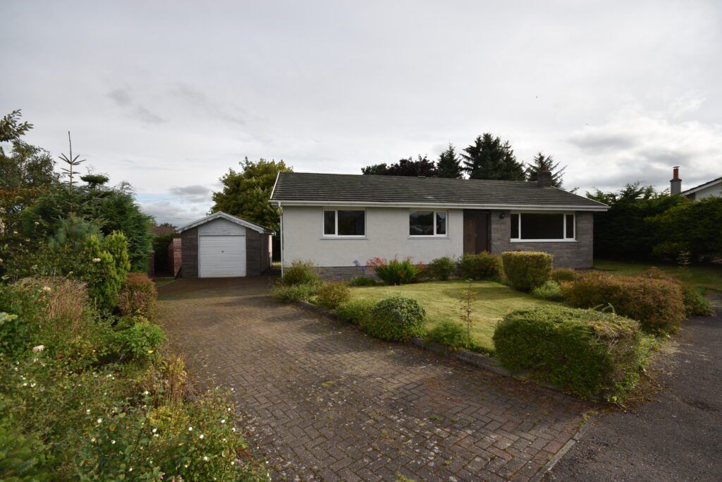 3 bed detached bungalow for sale in Millands Road, Thankerton, Biggar