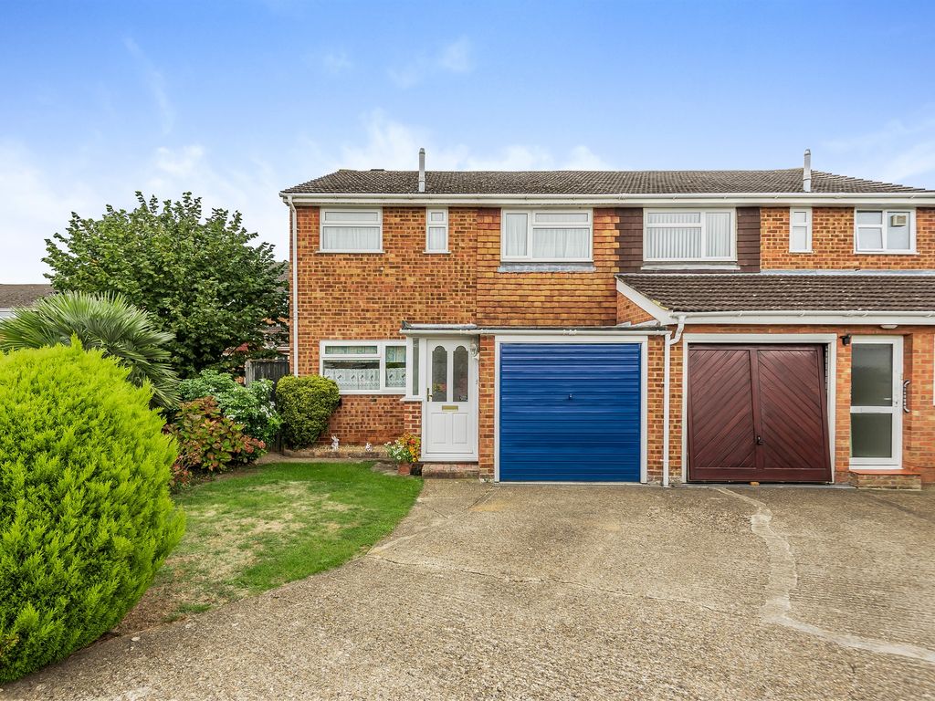 3 bed semidetached house for sale in Paget Drive, Maidenhead SL6 Zoopla