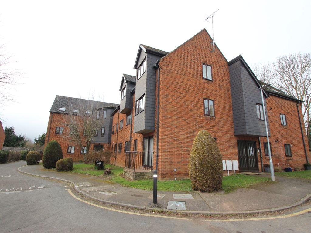 2 bed flat to rent in Park Close, Wratten Road East, Hitchin SG5 Zoopla
