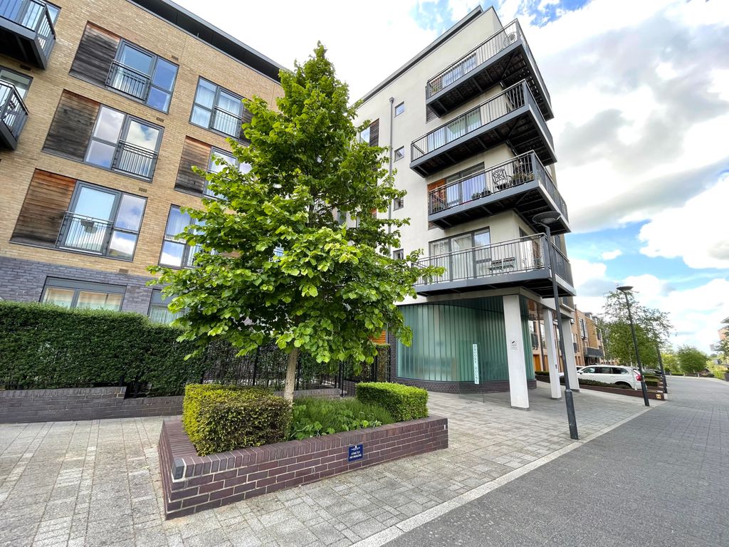2 bed flat to rent in Kingsley Walk, Riverside, Cambridge CB5, £2,250