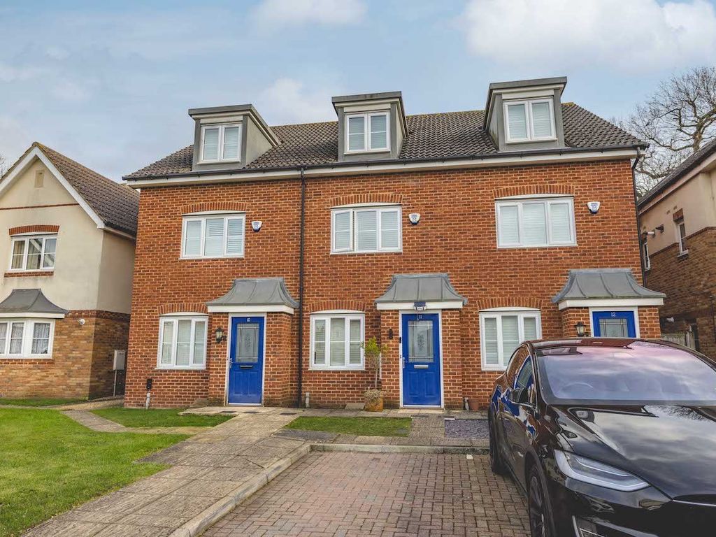 3 bed terraced house for sale in Appleby Close, Uxbridge UB8, £500,000