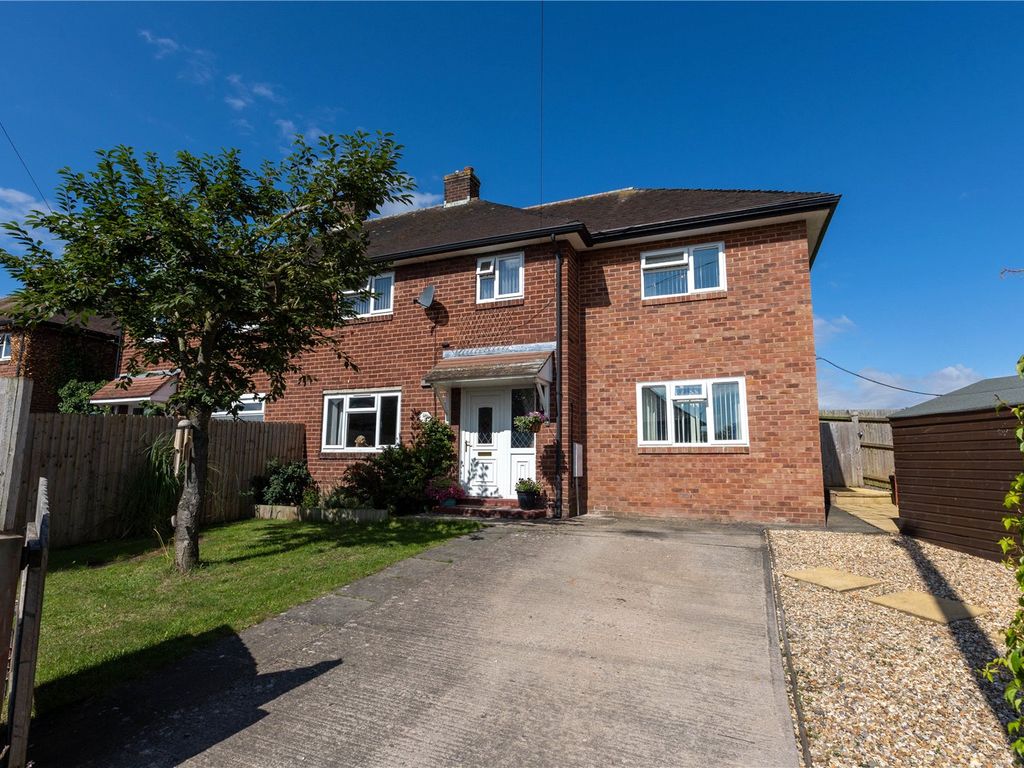 4 bed semidetached house for sale in Glebelands, Shawbury, Shrewsbury