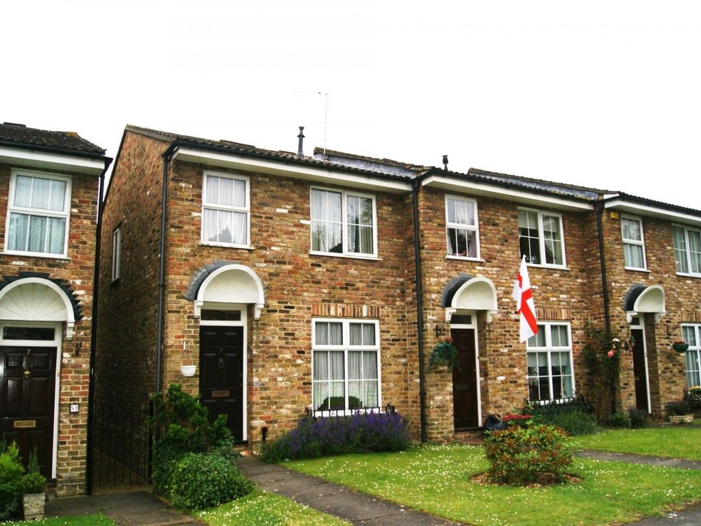 3 bed end terrace house to rent in Holmsdale Close, Iver