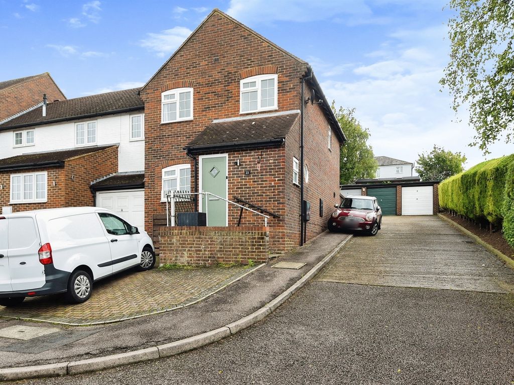 3 bed end terrace house for sale in Chapel Street, Hemel Hempstead HP2