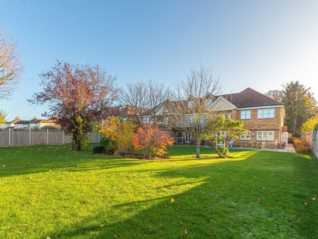 3 bed flat for sale in London Road, Aston Clinton, Aylesbury HP22 Zoopla