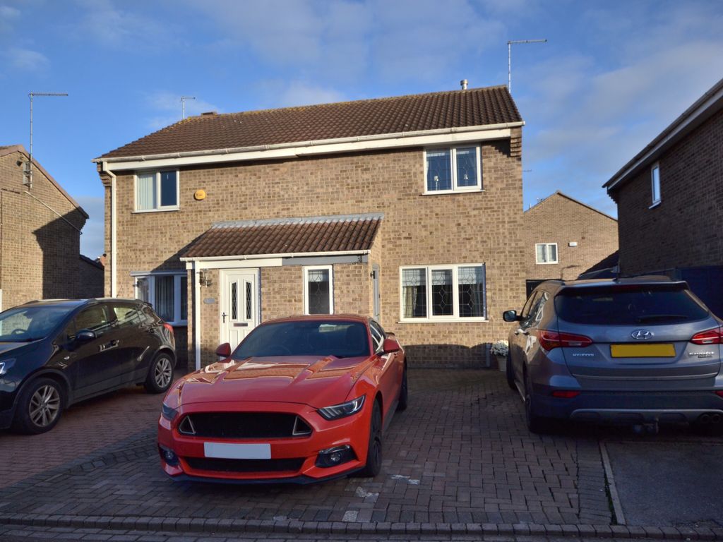 3 bed semidetached house for sale in The Queensway, Hull HU6, £160,000