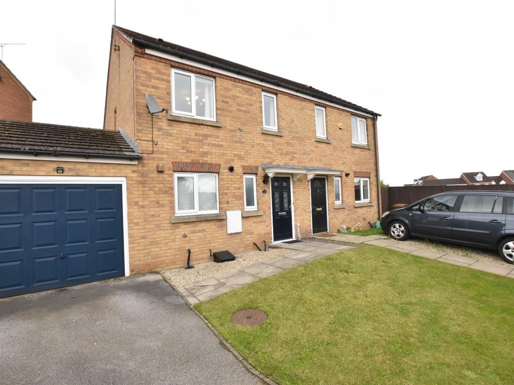 3 bed semidetached house to rent in Pinewood Close, Scunthorpe