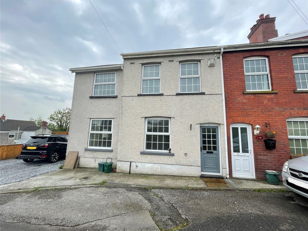 3 bed end terrace house for sale in Great Western Terrace