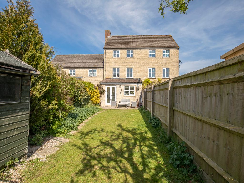 3 bed town house for sale in Perrinsfield, Lechlade GL7 Zoopla
