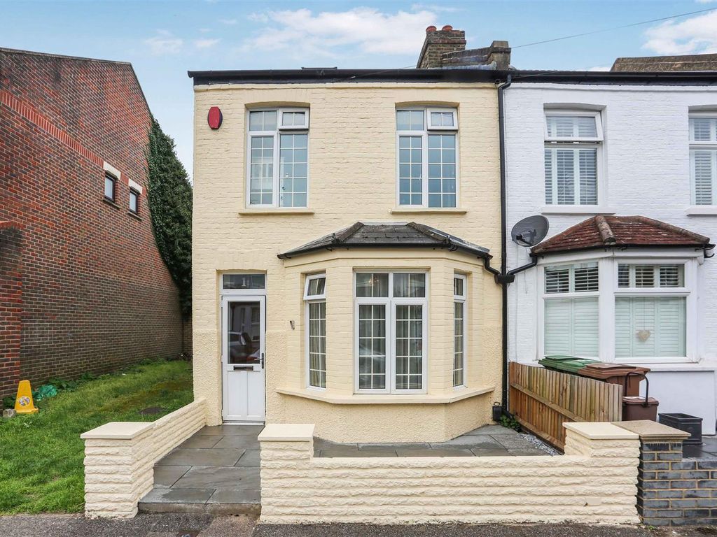 3 bed end terrace house for sale in Kings Road, Belmont, Sutton SM2, £
