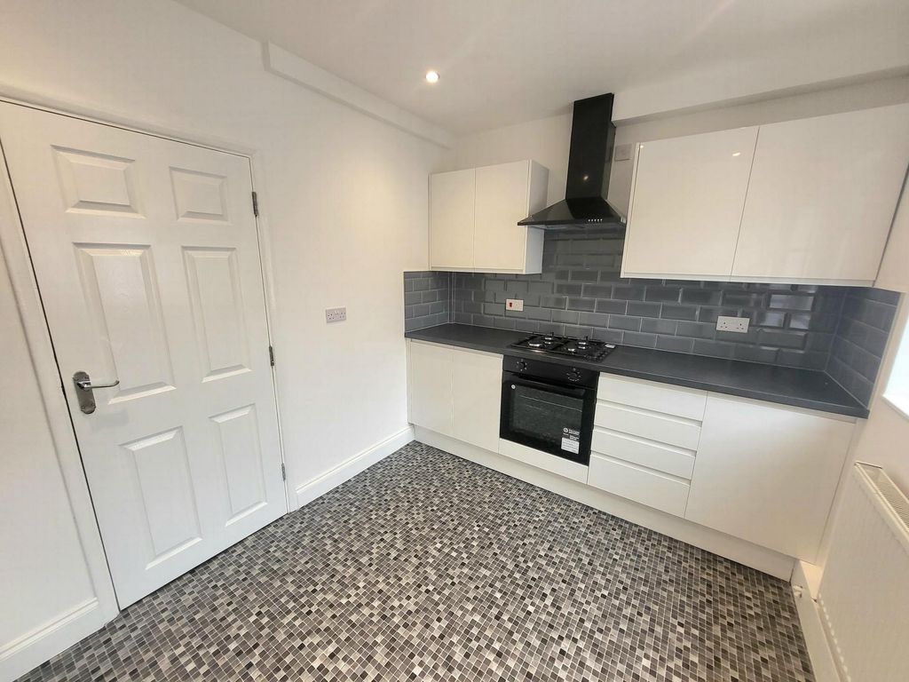3 bed terraced house to rent in Lambourne Crescent, Chigwell IG7 Zoopla