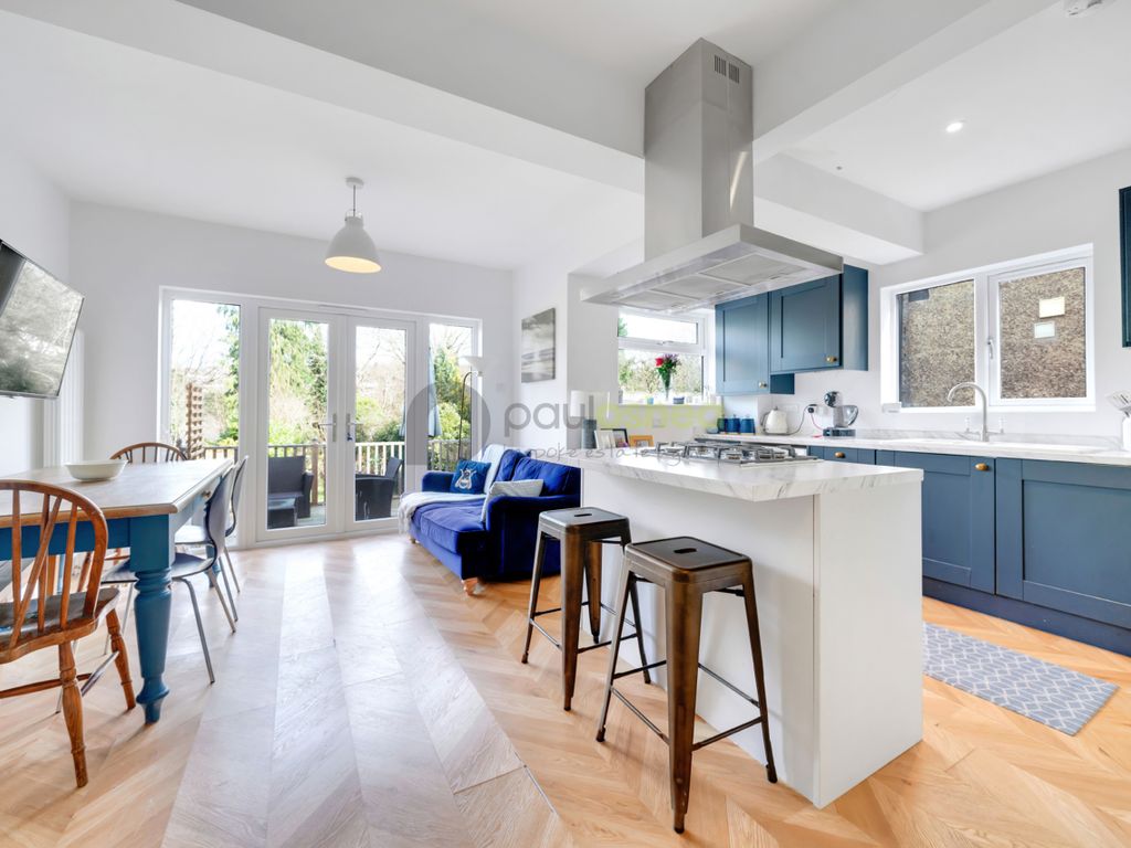 3 bed semidetached house for sale in Oaks Road, Kenley CR8, £525,000