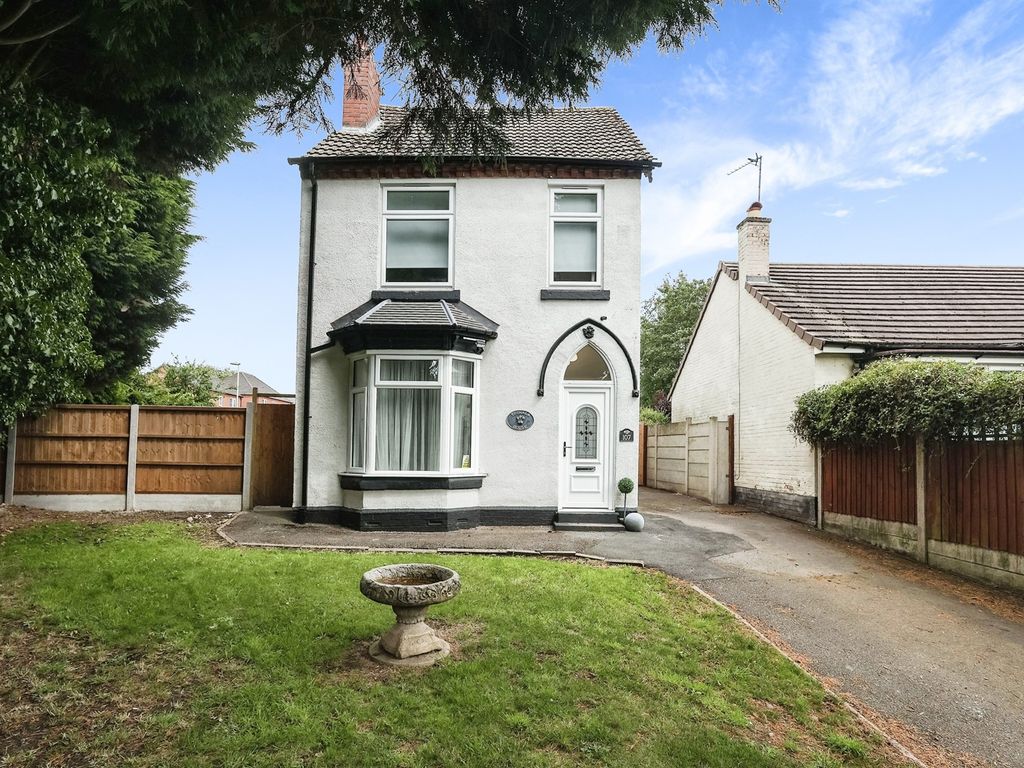 3 bed detached house for sale in Long Lane, Halesowen B62, £400,000