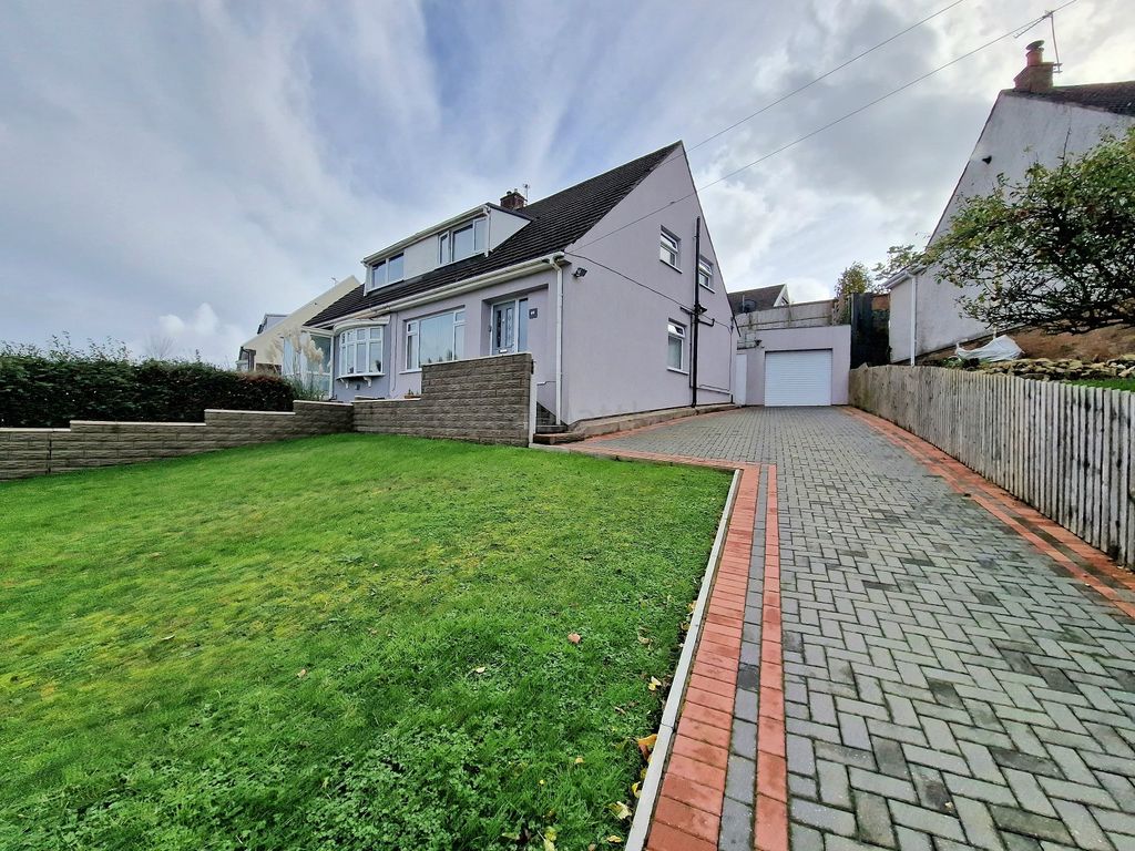 3 bed semidetached bungalow for sale in Chantal Avenue, PenYFai