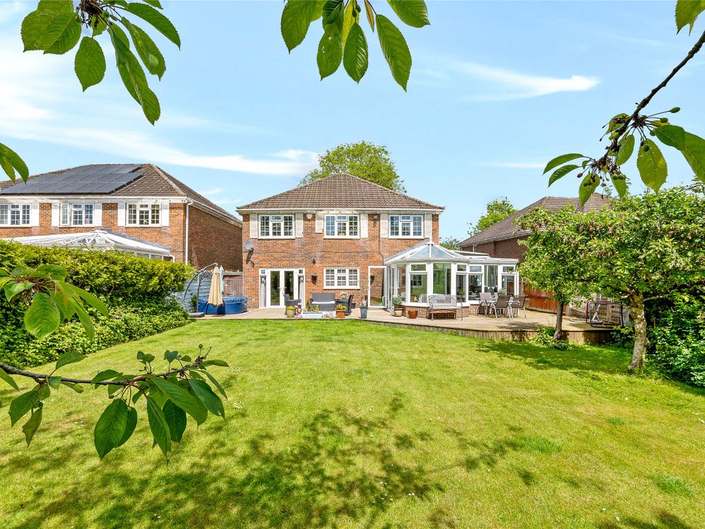 4 bed detached house for sale in Vandyke Close, Redhill, Surrey RH1, £
