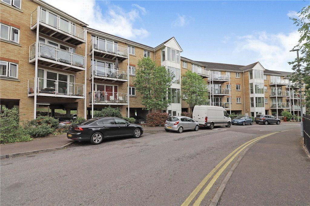 Foxglove Way, Luton, Bedfordshire LU3  