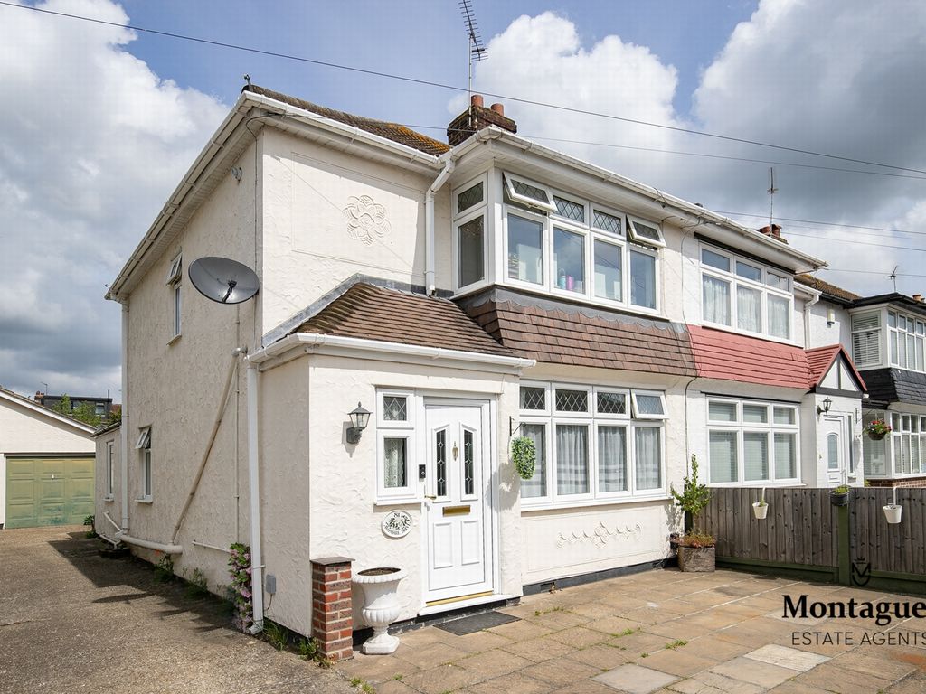 3 bed terraced house for sale in Avondale Drive, Loughton IG10 Zoopla